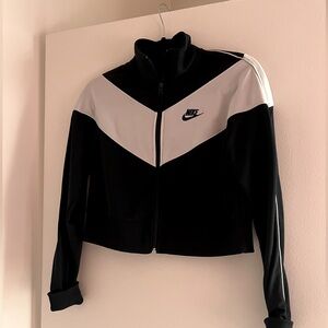 NIKE CROP ZIP UP